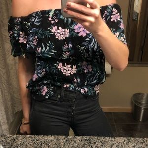 Stunning American Eagle Floral Printed Top